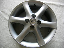 Laden Sie das Bild in den Galerie-Viewer, 1x Alufelge 15 Zoll 6.0&quot; 4x100 45ET Glanz Silber HL16936A Toyota Corolla