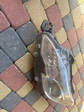 Laden Sie das Bild in den Galerie-Viewer, Frontscheinwerfer Peugeot 2008 I 90015175 9677810180 Vorderseite Headlight SCH1475971224oe