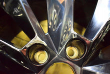 Laden Sie das Bild in den Galerie-Viewer, 1x Alufelge 19 Zoll 8.0&quot; 5x112 44ET Glanz Schwarz 3V0601025S Skoda Superb Iii