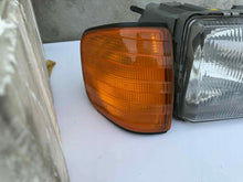 Laden Sie das Bild in den Galerie-Viewer, Frontscheinwerfer Mercedes-Benz W126 1268203261 Rechts Scheinwerfer Headlight SCH7083495516sl