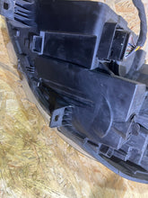 Laden Sie das Bild in den Galerie-Viewer, Frontscheinwerfer Mercedes-Benz Sprinter A9109060100 Rechts Headlight