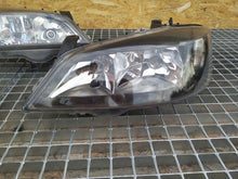 Laden Sie das Bild in den Galerie-Viewer, Frontscheinwerfer Opel Astra Ein Stück (Rechts oder Links) Headlight SCH2818051653wc