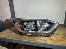 Laden Sie das Bild in den Galerie-Viewer, Frontscheinwerfer Kia Ceed 92102-J7051 J791-22040 J792111020 Rechts Headlight