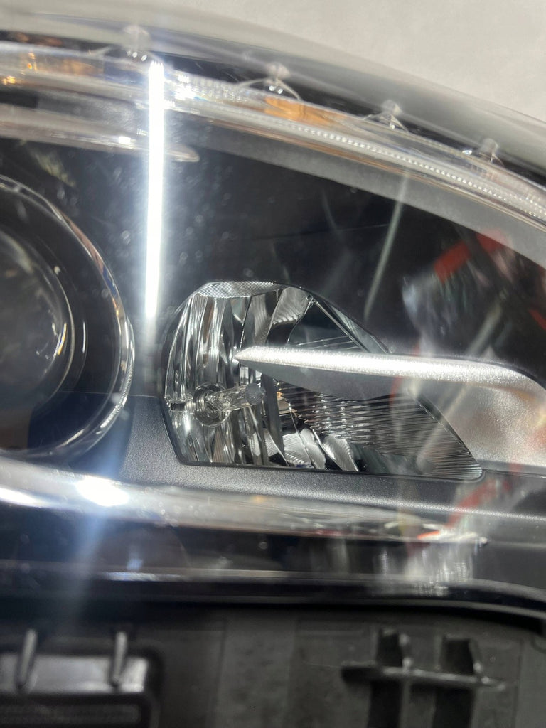 Frontscheinwerfer Mercedes-Benz X156 A1569062400 Xenon Rechts Headlight SCH4819626638tw