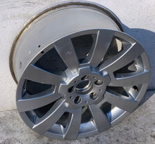 Laden Sie das Bild in den Galerie-Viewer, 1x Alufelge 17 Zoll 8.5&quot; 5x112 52ET A2044012102 Mercedes-Benz X204 Rim Wheel