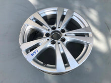 Laden Sie das Bild in den Galerie-Viewer, 1x Alufelge 17 Zoll 7.5&quot; 5x112 52ET A2464011400 Mercedes-Benz W246 Rim Wheel