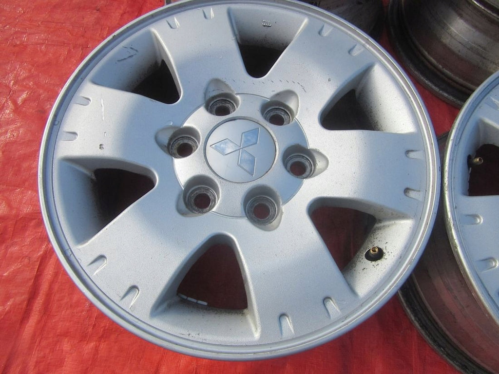 4x Alufelge 16 Zoll 7.0" 6x139.7 46ET Mitsubishi Pajero I Rim Wheel FEL5093076179fu