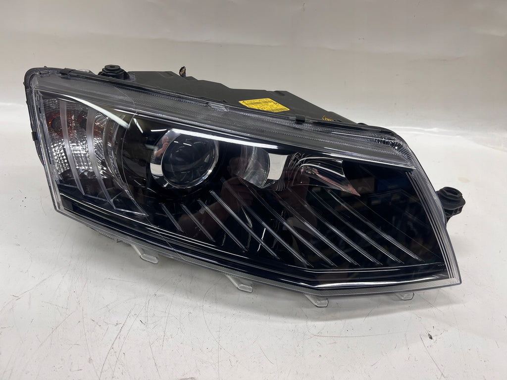 Frontscheinwerfer Skoda Octavia III 5E1941016B Xenon Rechts Headlight SCH5861937619lj