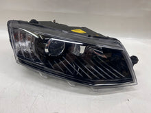 Laden Sie das Bild in den Galerie-Viewer, Frontscheinwerfer Skoda Octavia III 5E1941016B Xenon Rechts Headlight SCH5861937619lj