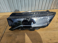 Laden Sie das Bild in den Galerie-Viewer, Frontscheinwerfer Skoda Octavia IV 5E4941009 LED Links Scheinwerfer Headlight SCH9866883234fg