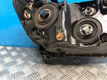 Laden Sie das Bild in den Galerie-Viewer, Frontscheinwerfer Toyota Tundra Ein Stück (Rechts oder Links) Headlight