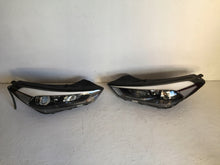 Load image into Gallery viewer, Frontscheinwerfer Hyundai Tucson 92102D7110 Ein Satz Scheinwerfer Headlight SCH9051794437sm