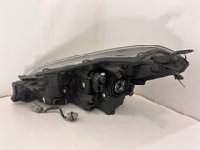 Laden Sie das Bild in den Galerie-Viewer, Frontscheinwerfer Toyota Yaris 811300DA50 Rechts Scheinwerfer Headlight SCH6664587121mt
