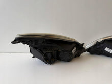 Laden Sie das Bild in den Galerie-Viewer, Frontscheinwerfer Opel Corsa D 93189358 Ein Stück (Rechts oder Links) Headlight SCH2641005817ab