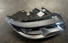 Laden Sie das Bild in den Galerie-Viewer, Frontscheinwerfer VW 7E5941016 Xenon Rechts Scheinwerfer Headlight SCH5328095908fr