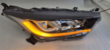 Laden Sie das Bild in den Galerie-Viewer, Frontscheinwerfer Toyota Yaris Full LED Rechts Scheinwerfer Headlight SCH5128123993um