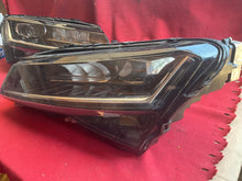 Laden Sie das Bild in den Galerie-Viewer, Frontscheinwerfer Skoda 3V1941015D 3V1941016D LED Ein Satz Headlight