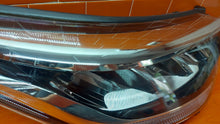Laden Sie das Bild in den Galerie-Viewer, Frontscheinwerfer Toyota Chr C-Hr 81110-F4180 LED Rechts Scheinwerfer Headlight SCH9902378111bn
