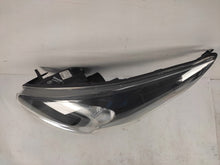 Laden Sie das Bild in den Galerie-Viewer, Frontscheinwerfer Opel Vivaro B 260606315R Ein Stück (Rechts oder Links)