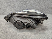 Laden Sie das Bild in den Galerie-Viewer, Frontscheinwerfer Mercedes-Benz W212 A2128202059SCZ Xenon Rechts Headlight SCH2656000499ro