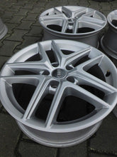 Laden Sie das Bild in den Galerie-Viewer, 4x Alufelge 17 Zoll 6.5" 5x112 28ET Glanz Silber 8W9601025D Audi A4 Allroad B9 FEL6931924956tf