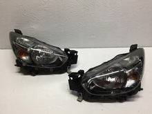 Load image into Gallery viewer, Frontscheinwerfer Mazda 2 Dj 67490F433 Ein Stück (Rechts oder Links) Headlight