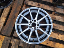 Laden Sie das Bild in den Galerie-Viewer, 1x Alufelge 18 Zoll 8.5" 5x112 A1774012100 Mercedes-Benz Cla Amg Rim Wheel FEL7238014352vs