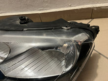 Laden Sie das Bild in den Galerie-Viewer, Frontscheinwerfer Skoda Rapid 5JB941015B Links Scheinwerfer Headlight SCH8213290038gl