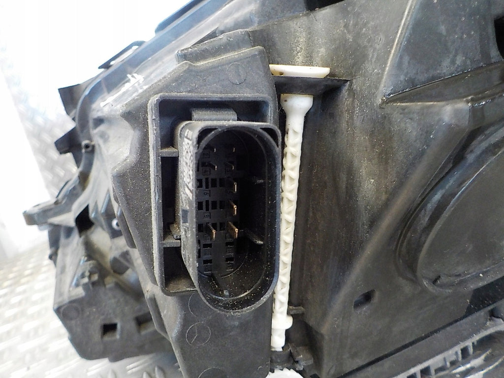 Frontscheinwerfer Mercedes-Benz W213 A2139067506 Ein Stück (Rechts oder Links) SCH9470110985yz