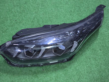 Laden Sie das Bild in den Galerie-Viewer, Frontscheinwerfer Kia Ceed 92101-J7500 LED Ein Stück (Rechts oder Links)