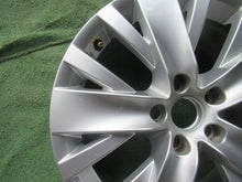 Laden Sie das Bild in den Galerie-Viewer, 1x Alufelge 17 Zoll 7.0" 5x112 43ET Glanz Silber 5N0601025AC VW Tiguan Rim Wheel FEL2424325178lp