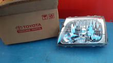 Laden Sie das Bild in den Galerie-Viewer, Frontscheinwerfer Toyota Hilux VI 81170-35340 6F9880741G0445110262 Links SCH4657238770nw