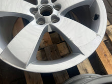 Laden Sie das Bild in den Galerie-Viewer, 1x Alufelge 17 Zoll 5J7601025B Skoda Roomster Rim Wheel FEL9345796141of