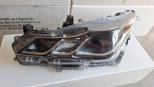 Load image into Gallery viewer, Frontscheinwerfer Toyota Corolla 81150-02T31-00 Links Scheinwerfer Headlight SCH8840971550nv