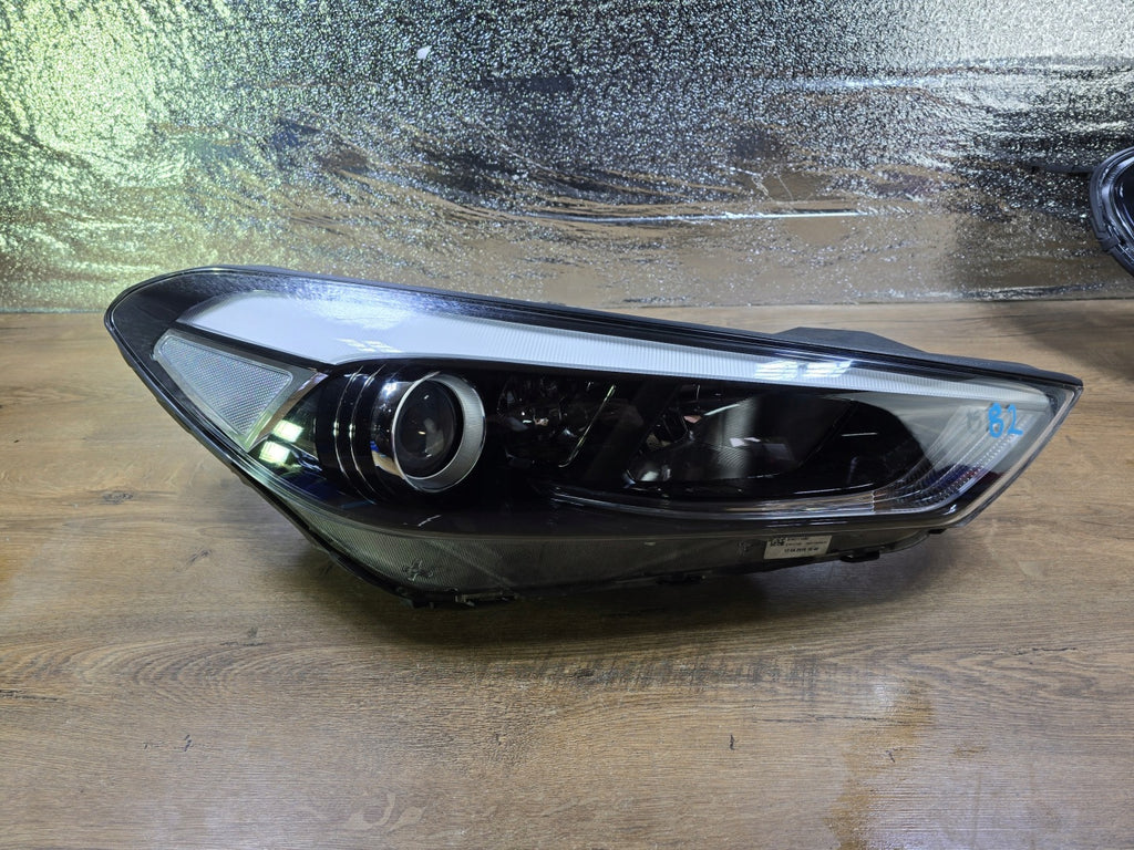 Frontscheinwerfer Hyundai Tucson D7921110B0 Rechts Scheinwerfer Headlight SCH5408926692ke