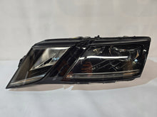 Laden Sie das Bild in den Galerie-Viewer, Frontscheinwerfer Skoda Octavia III 5E1941017E Links Scheinwerfer Headlight SCH7969272809jb