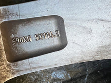 Load image into Gallery viewer, 1x Alufelge 18 Zoll 7.0" 5x114.3 45ET Glanz Silber 9965B37080 Mazda Rim Wheel FEL7766061848tl