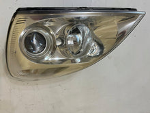 Laden Sie das Bild in den Galerie-Viewer, Frontscheinwerfer Kia Carnival I 92101-4D0XX Ein Stück (Rechts oder Links)