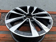 Load image into Gallery viewer, 1x Alufelge 17 Zoll 7.0&quot; 5x112 44 5ET A2064016000 Mercedes-Benz W206 Rim Wheel