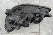 Load image into Gallery viewer, Frontscheinwerfer Mercedes-Benz W220 A2208202461 Rechts Scheinwerfer Headlight SCH8563348094sa