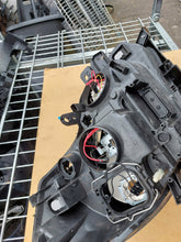 Laden Sie das Bild in den Galerie-Viewer, Frontscheinwerfer Renault Clio III 8200865607 Links Scheinwerfer Headlight SCH8447401026gv