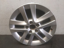 Laden Sie das Bild in den Galerie-Viewer, 1x Alufelge 16 Zoll 7.0&quot; 5x108 50ET Volvo Rim Wheel