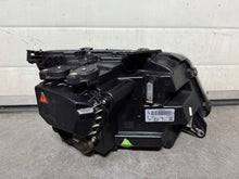 Laden Sie das Bild in den Galerie-Viewer, Frontscheinwerfer VW Amarok 2H3941031 Xenon Links Scheinwerfer Headlight SCH5141917038gk