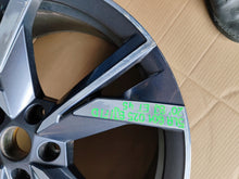 Laden Sie das Bild in den Galerie-Viewer, 1x Alufelge 20 Zoll 8.0" 5x112 45ET Glanz Schwarz 5LA601025D Skoda Enyaq FEL4147432848vb