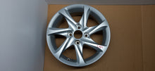 Load image into Gallery viewer, 1x Alufelge 15 Zoll 6.0" 4x108 23ET Glanz Silber 9673773577 Peugeot 208 FEL5812710565eg