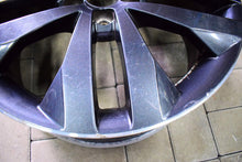 Laden Sie das Bild in den Galerie-Viewer, 1x Alufelge 17 Zoll 7.0&quot; 5x100 41ET Glanz Grau 5J0601025T Skoda Fabia Ii