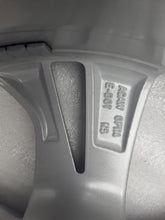 Laden Sie das Bild in den Galerie-Viewer, 1x Alufelge 17 Zoll 7.5&quot; 5x105 44ET Glanz Silber 13409657 OP114 Opel Astra