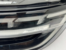 Laden Sie das Bild in den Galerie-Viewer, Frontscheinwerfer Renault 260606388R Links Scheinwerfer Headlight