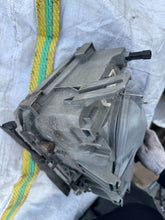 Laden Sie das Bild in den Galerie-Viewer, Frontscheinwerfer Mercedes-Benz 190 W201 89494933 Links Scheinwerfer Headlight SCH2393017819wl