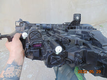 Laden Sie das Bild in den Galerie-Viewer, Frontscheinwerfer Skoda Enyaq 5LB941015A LED Links Scheinwerfer Headlight